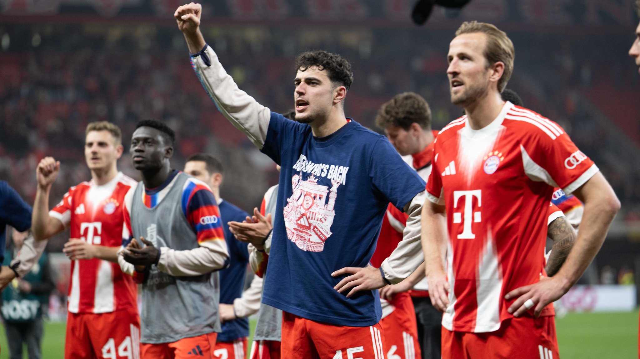 Aleksandar Pavlovic und Harry Kane