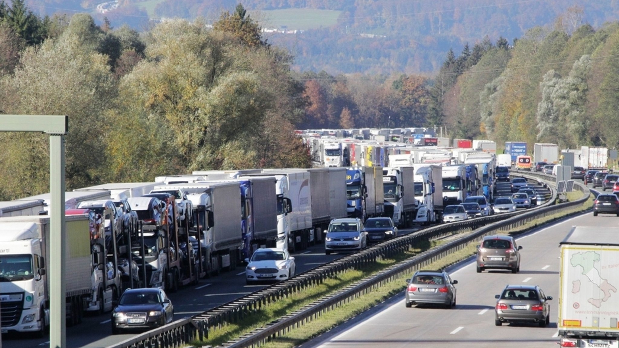 LKW-Stau auf der Inntal-Autobahn Richtung Tirol