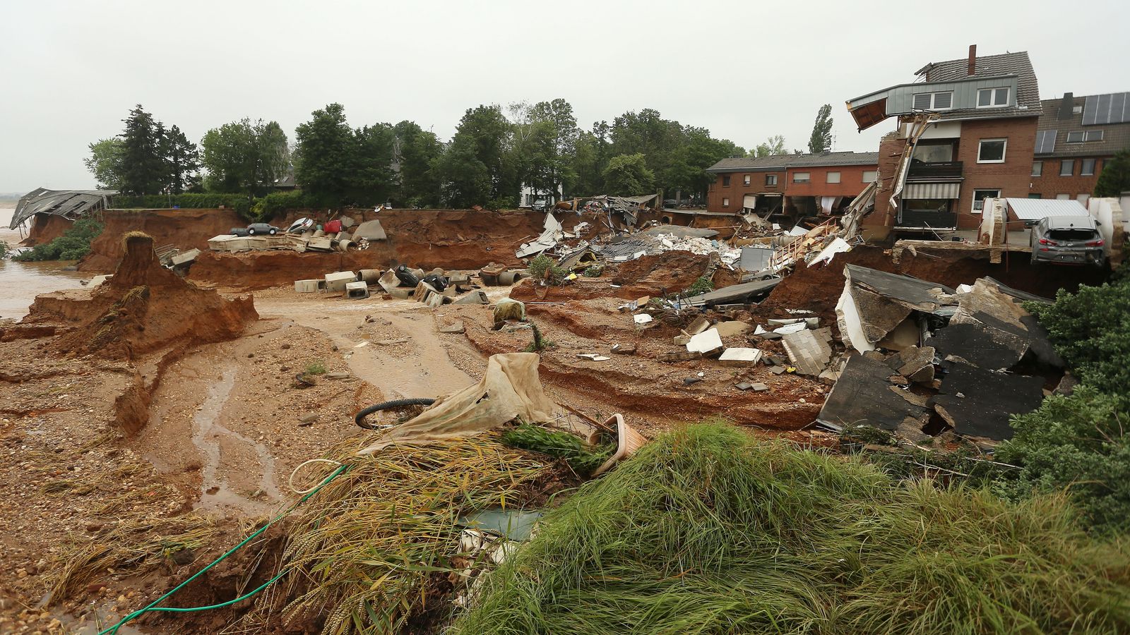 Gewappnet gegen Katastrophen? Neustart im Bevölkerungsschutz Gewappnet gegen Katastrophen? Neustart im Bevölkerungsschutz