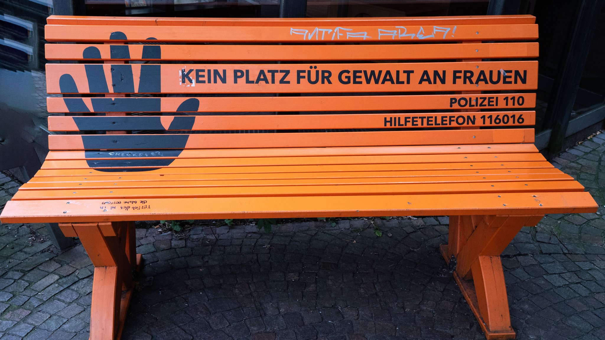 Gewalt gegen Frauen – "Immer wieder Hilfe anbieten" 