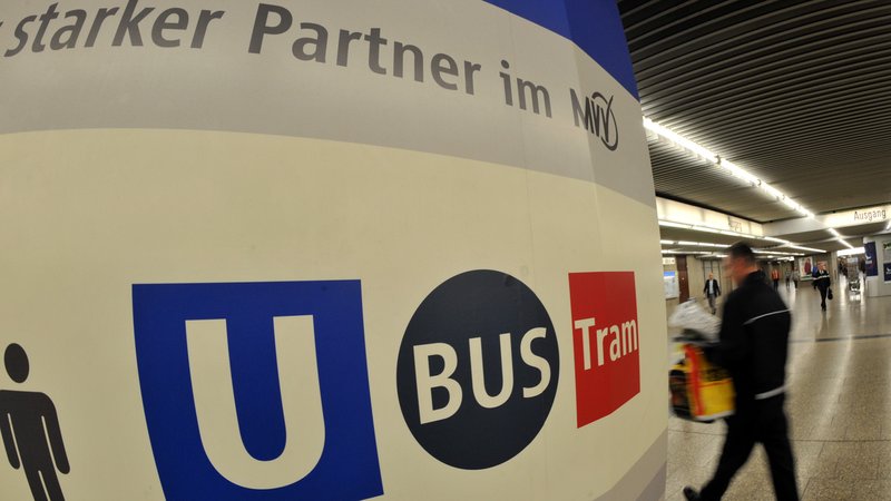 MVV-Logo (Symbolbild) | Bild: pa/dpa/ Frank Leonhardt MVV-Logo (Symbolbild)