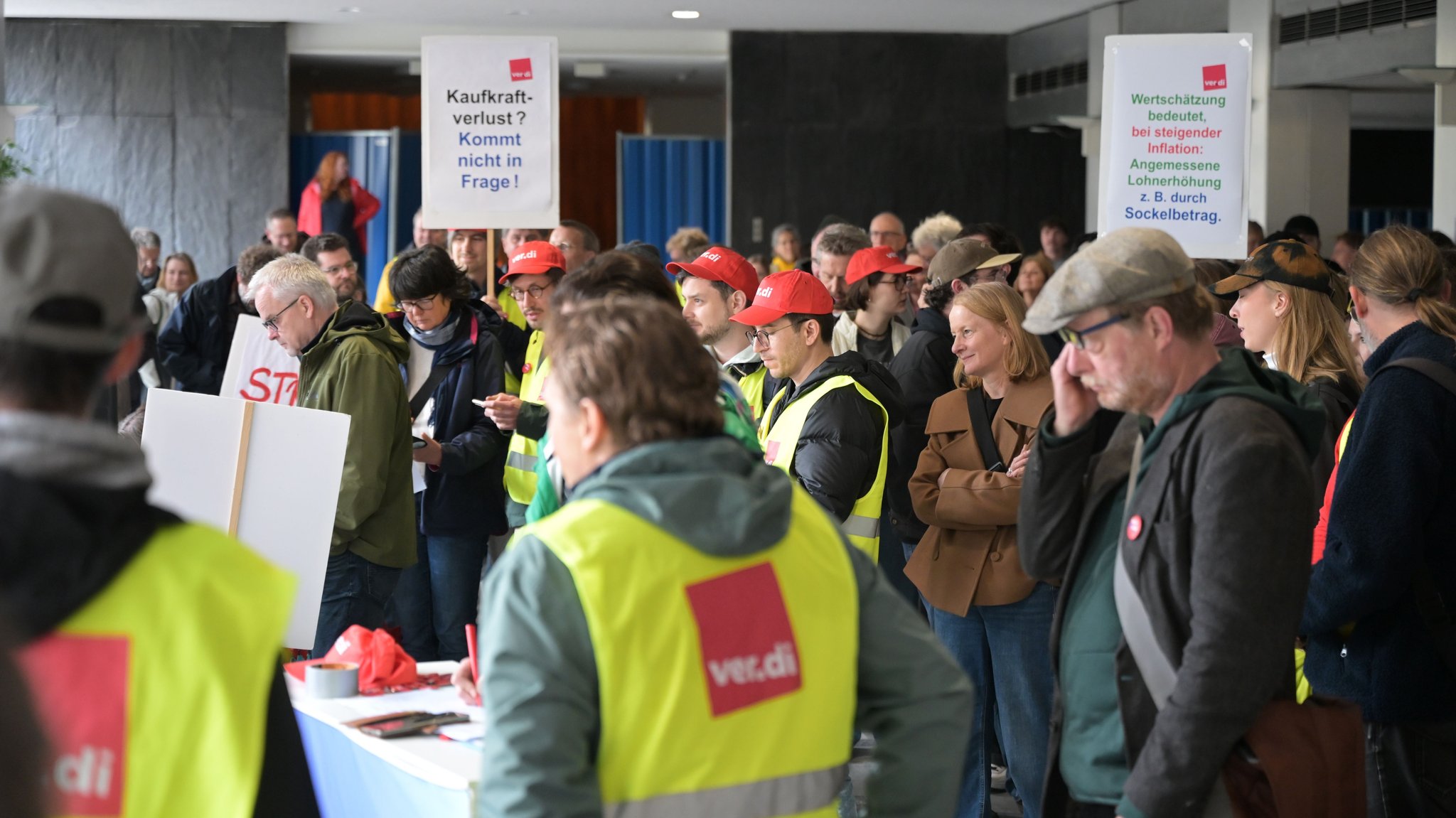 Gewerkschaften rufen zu Warnstreik beim Bayerischen Rundfunk auf