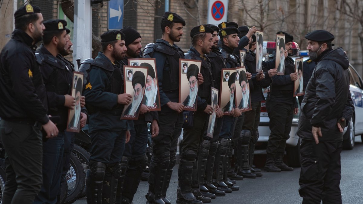 Iranische Sicherheitskräfte in Teheran, aufgenommen am 08.01.23.