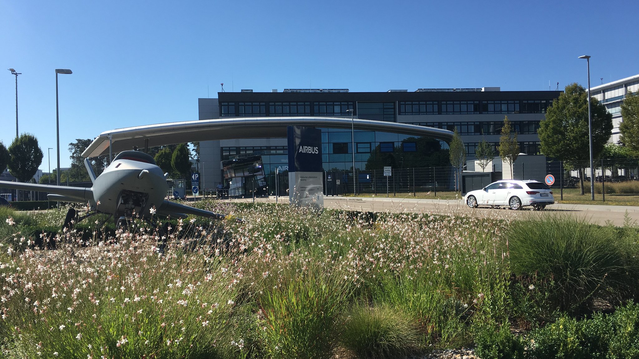 Das Betriebsgelände von Airbus in Manching im Landkreis Pfaffenhofen an der Ilm. | Bild: BR/Susanne Pfaller Das Betriebsgelände von Airbus in Manching im Landkreis Pfaffenhofen an der Ilm.