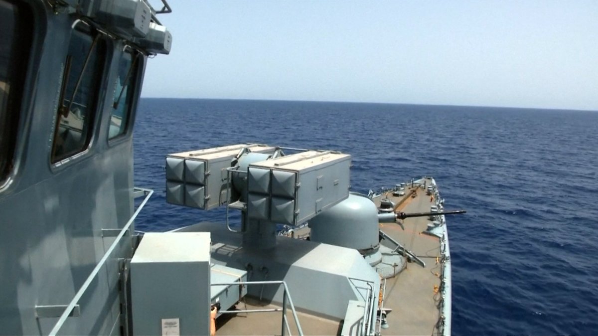 Seit Freitag ist die Fregatte "Hessen" im Roten Meer, um Handelsschiffe vor Angriffen der Huthi-Miliz aus dem Jemen zu schützen. 