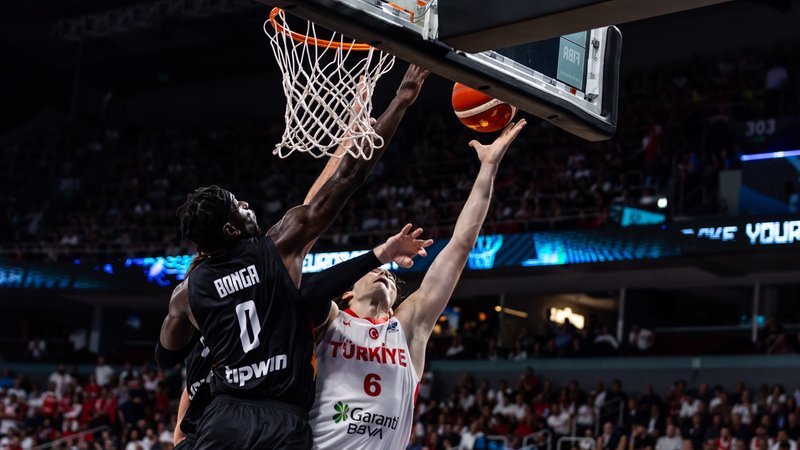 Basketball Europameisterschaft 2025: Finale Türkei-Deutschland | Bild: picture alliance / nordphoto GmbH | Trienitz Basketball Europameisterschaft 2025: Finale Türkei-Deutschland