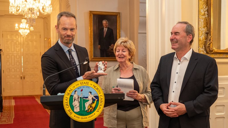 Bayerns Wirtschaftsminister Aiwanger mit seinem Kollegen aus North Carolina, Lee Lilley | Bild: StMWi Bayerns Wirtschaftsminister Aiwanger mit seinem Kollegen aus North Carolina, Lee Lilley
