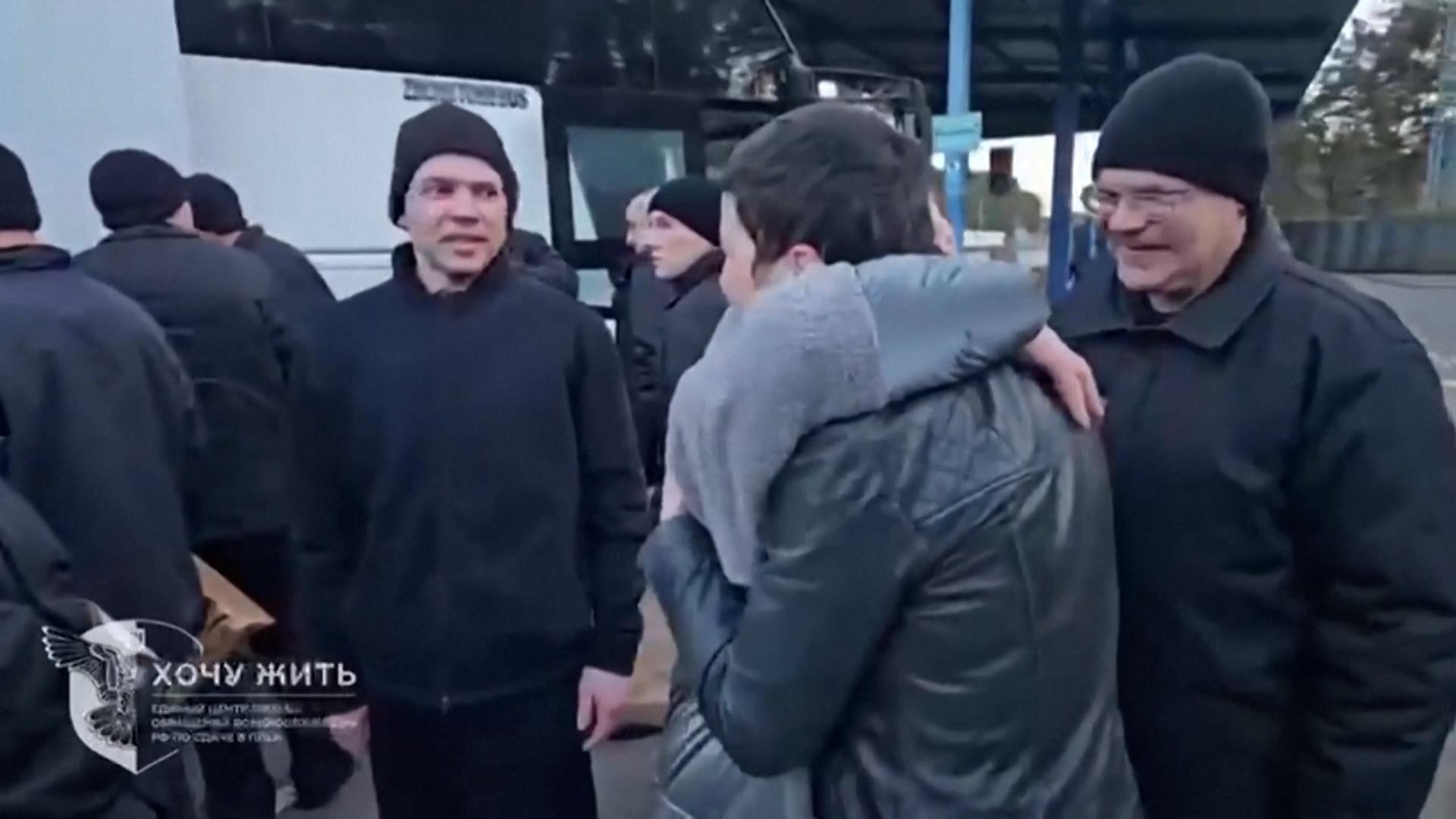 Belarus lässt politische Gefangene frei. 