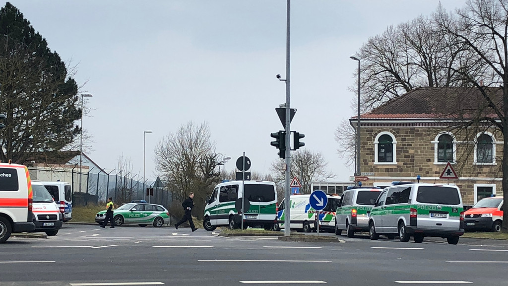 Chemikalienfund in Schweinfurt Großeinsatz der Rettungskräfte BR24