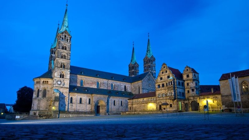 Bamberger Dom zur blauen Stunde.