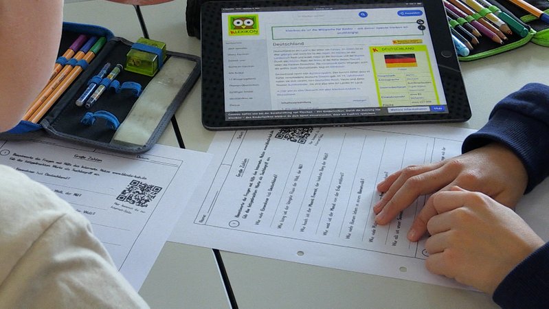 Kinder beim Deutschunterricht. | Bild: BR Kinder beim Deutschunterricht.