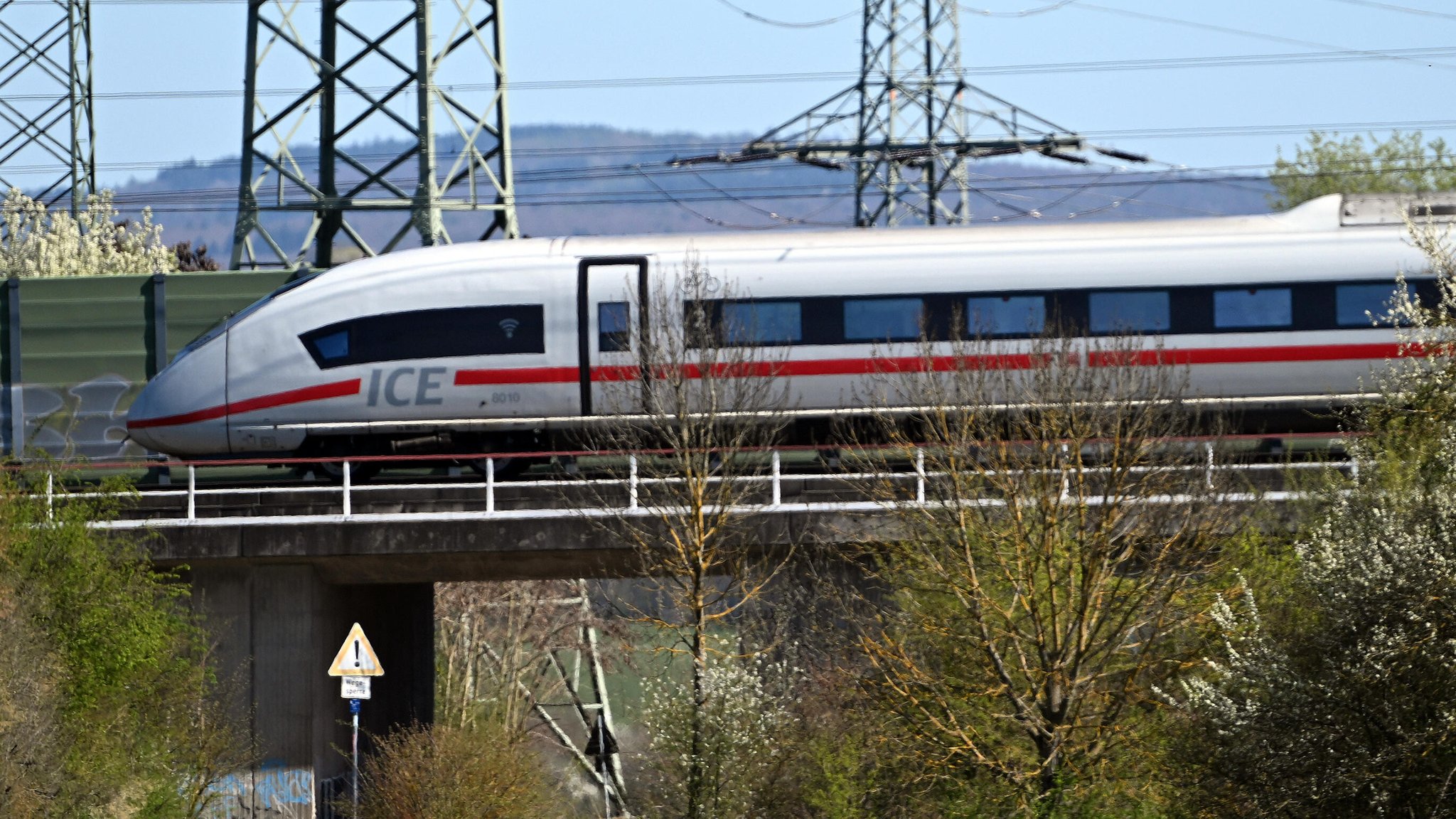 Einkaufswagen auf den Gleisen – ICE-Vollbremsung bei 140 km/h