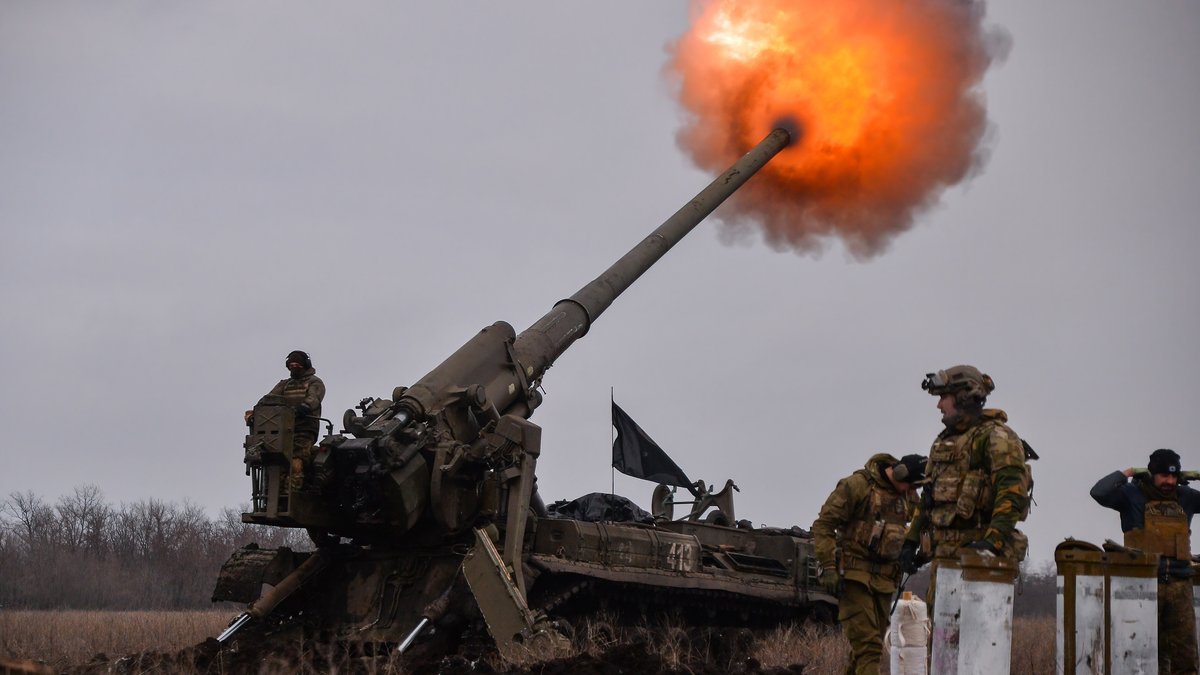 Ukrainische Artillerie bei Bachmut