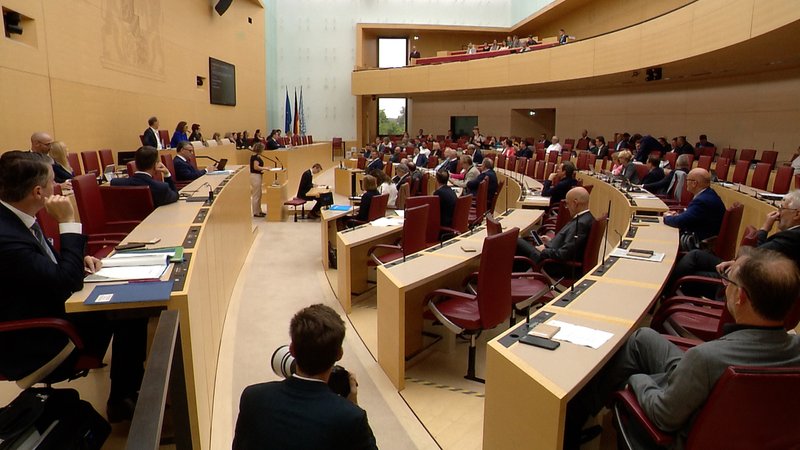Wenn Bürokratie reduziert wird, wird das meist von allen Seiten befürwortet. Beim neuen Gesetz der Bayerischen Staatsregierung zum Bürokratieabbau sehen Grüne und SPD aber keinen Grund zum Jubel. Sie befürchten eine Aufweichung von Umweltstandards. | Bild: Bayerischer Rundfunk Wenn Bürokratie reduziert wird, wird das meist von allen Seiten befürwortet. Beim neuen Gesetz der Bayerischen Staatsregierung zum Bürokratieabbau sehen Grüne und SPD aber keinen Grund zum Jubel. Sie befürchten eine Aufweichung von Umweltstandards.