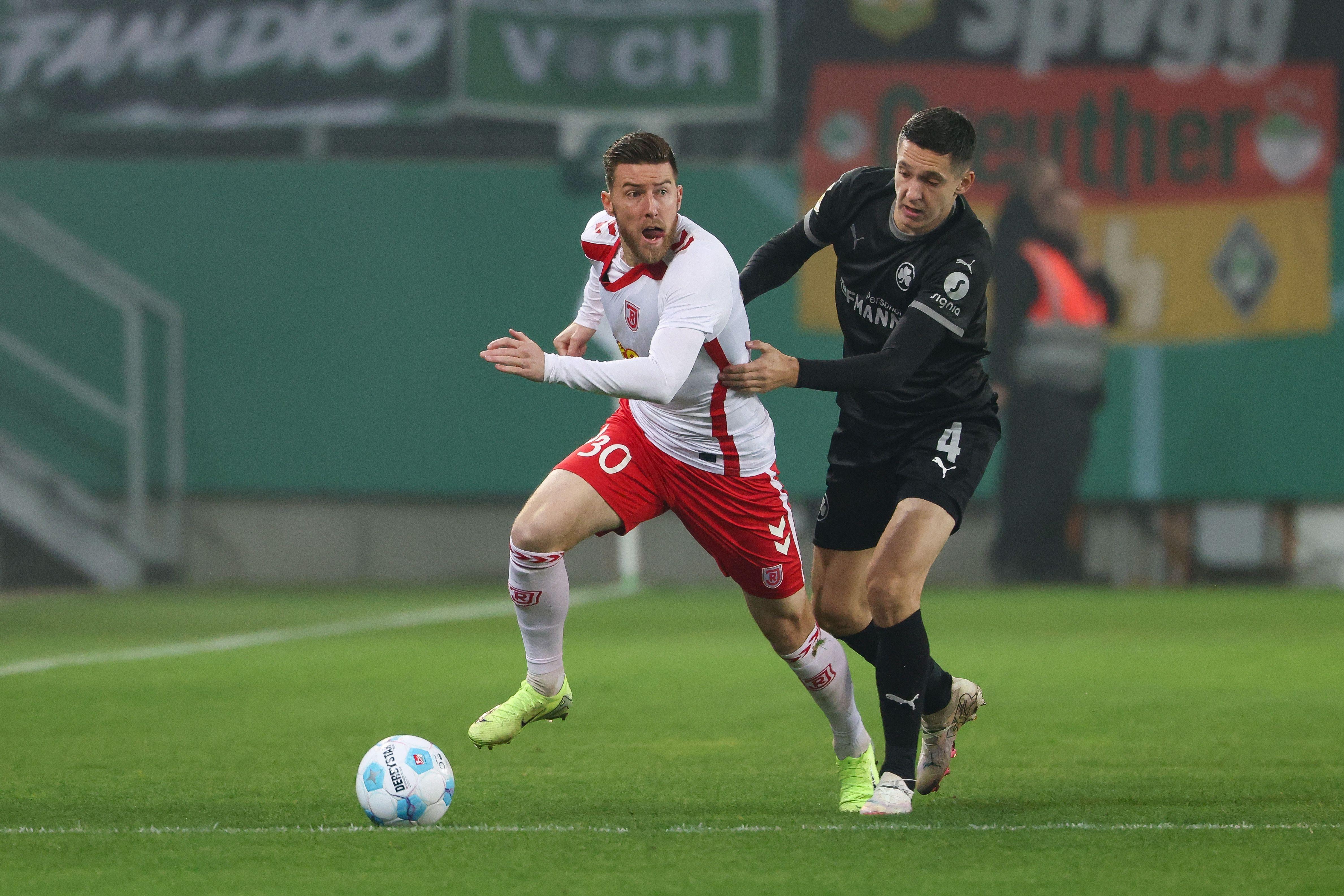 Spielszene Jahn Regensburg - SpVgg Greuther Fürth