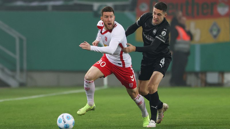 Spielszene Jahn Regensburg - SpVgg Greuther Fürth | Bild: picture-alliance/dpa Spielszene Jahn Regensburg - SpVgg Greuther Fürth