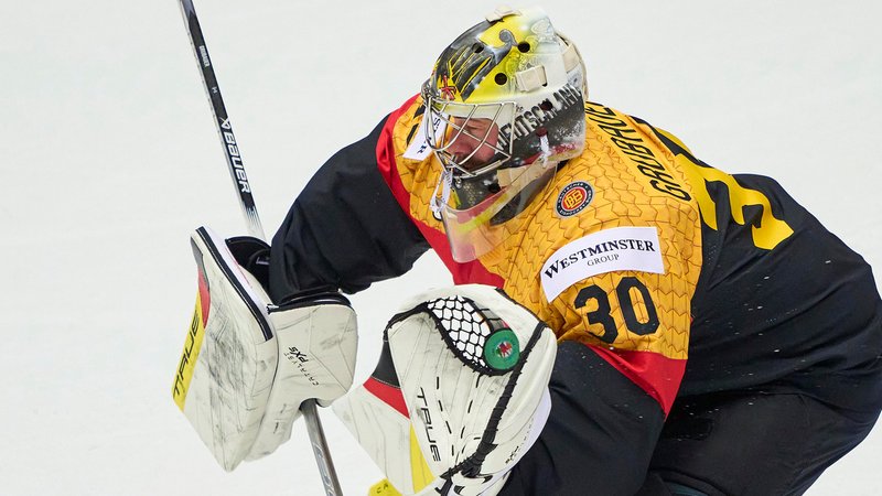 Philipp Grubauer im DEB-Dress | Bild: picture-alliance/dpa Philipp Grubauer im DEB-Dress