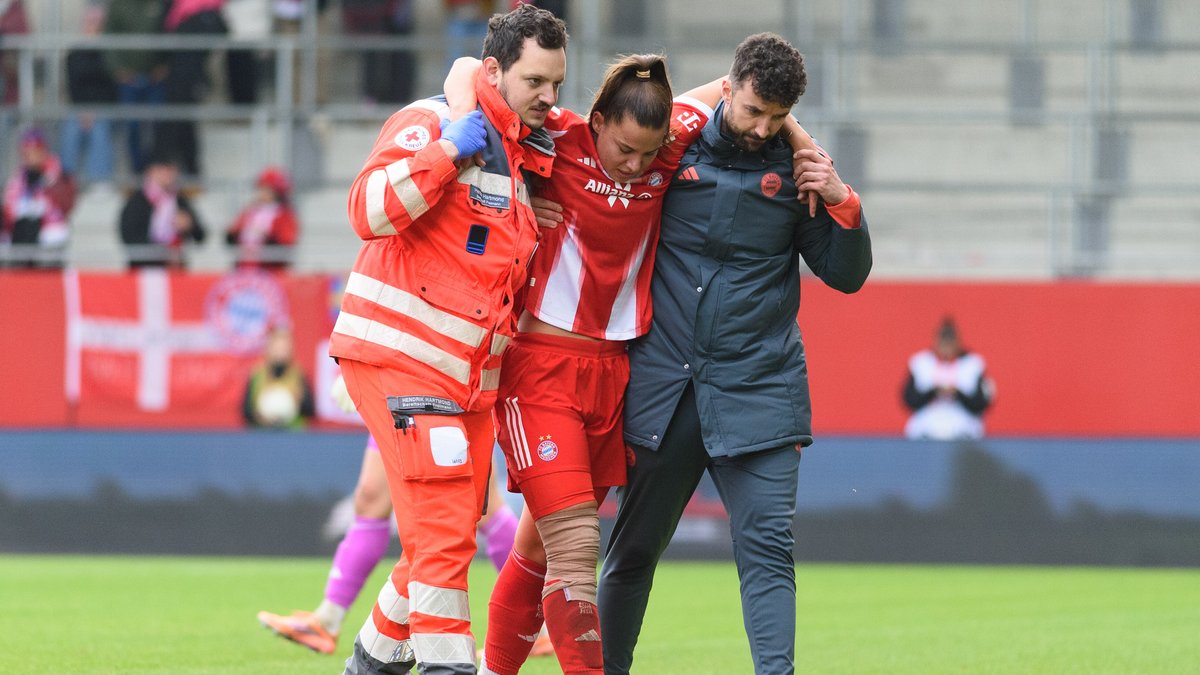 Wieder das Knie: Oberdorf Verletzung überschattet FCB-Sieg 