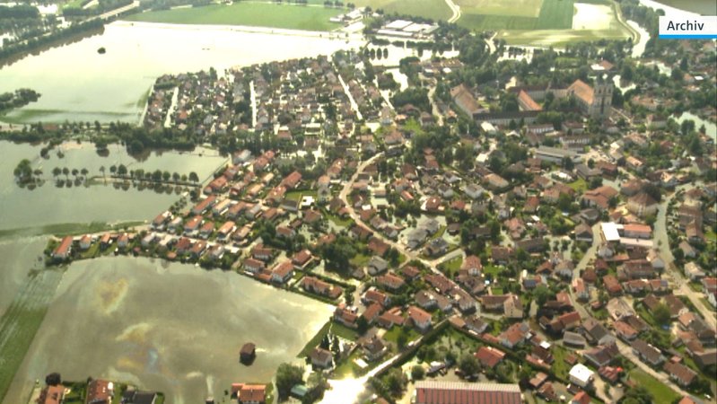 Luftaufnahme nach dem Donau-Hochwasser im Sommer 2013 in Niederbayern (BR-Archiv)