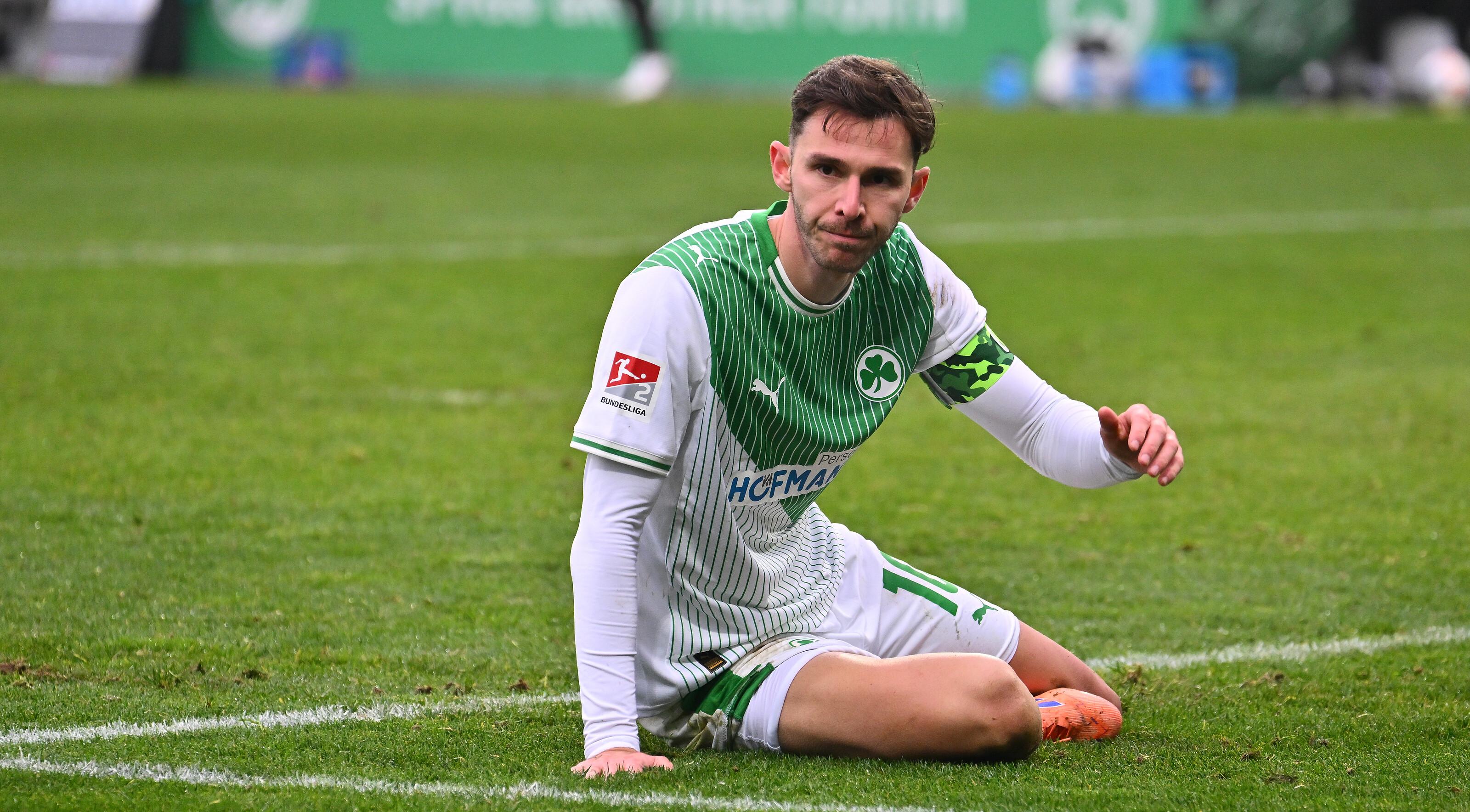 Die SpVgg Greuther Fürth um Kapitän Branimir Hrgota befindet sich im freien Fall.