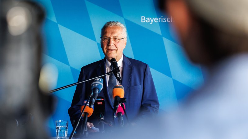 Joachim Herrmann (CSU), Innenminister von Bayern, äußert sich zur aktuellen Situation am NS-Dokuzentrum in München. | Bild: picture alliance/dpa | Matthias Balk Joachim Herrmann (CSU), Innenminister von Bayern, äußert sich zur aktuellen Situation am NS-Dokuzentrum in München.