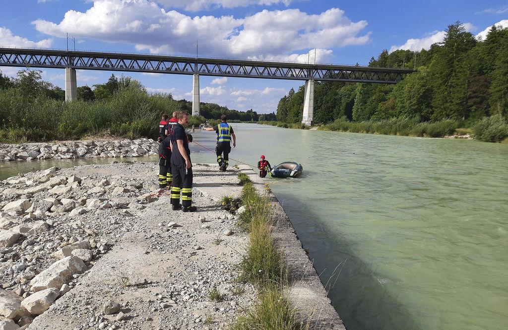Schlauchboot kentert auf der Isar - eine Verletzte