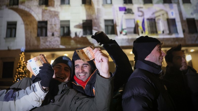 Bulgarien führt den Euro ein | Bild: dpa-Bildfunk/Valentina Petrova Bulgarien führt den Euro ein