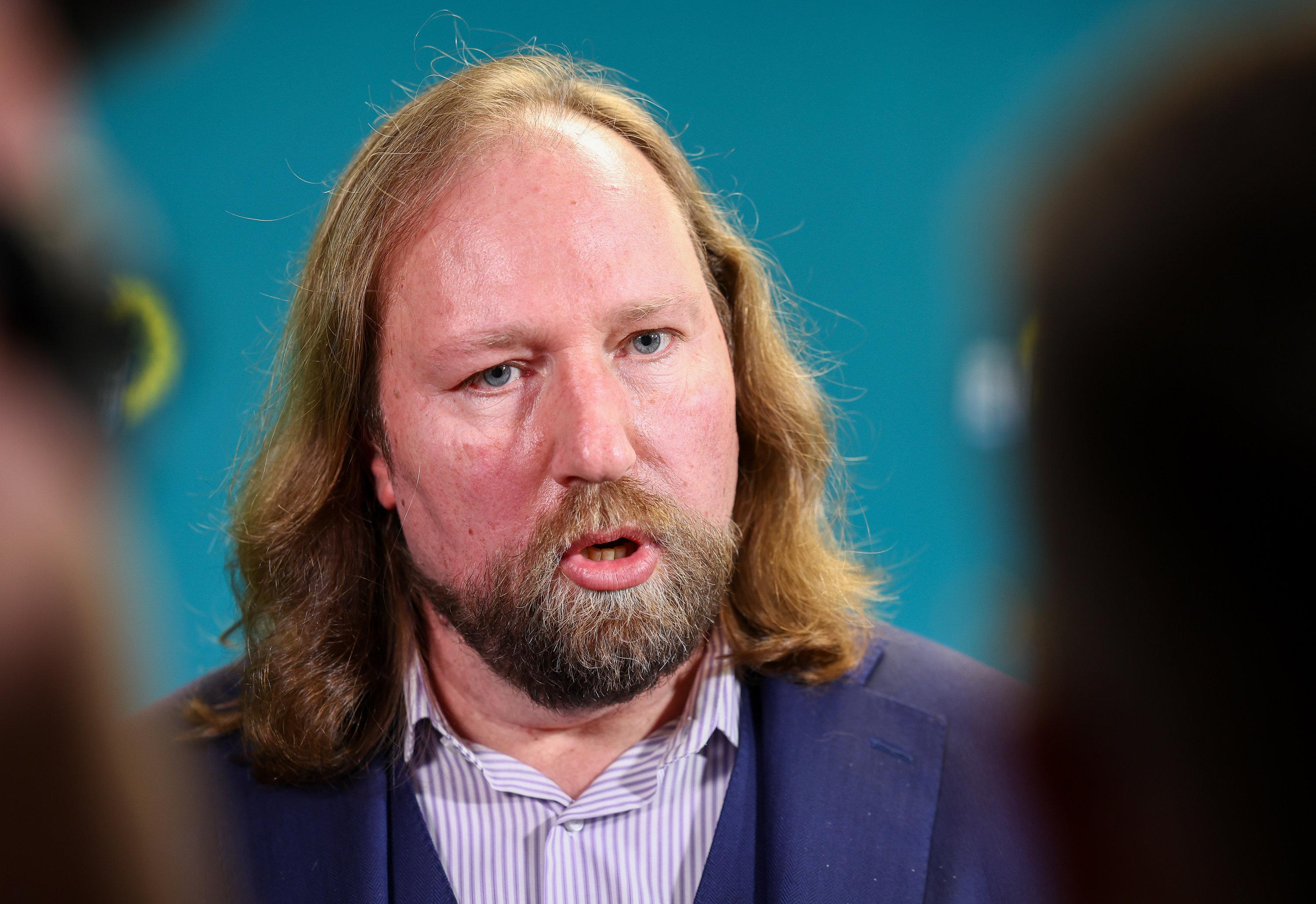 Soll die bedrängte Ukraine westliche Waffen auch auf dem Gebiet des Angreifers einsetzen dürfen? Nicht nur in den USA wird darüber diskutiert. Auch in Deutschland gibt es die Forderung.