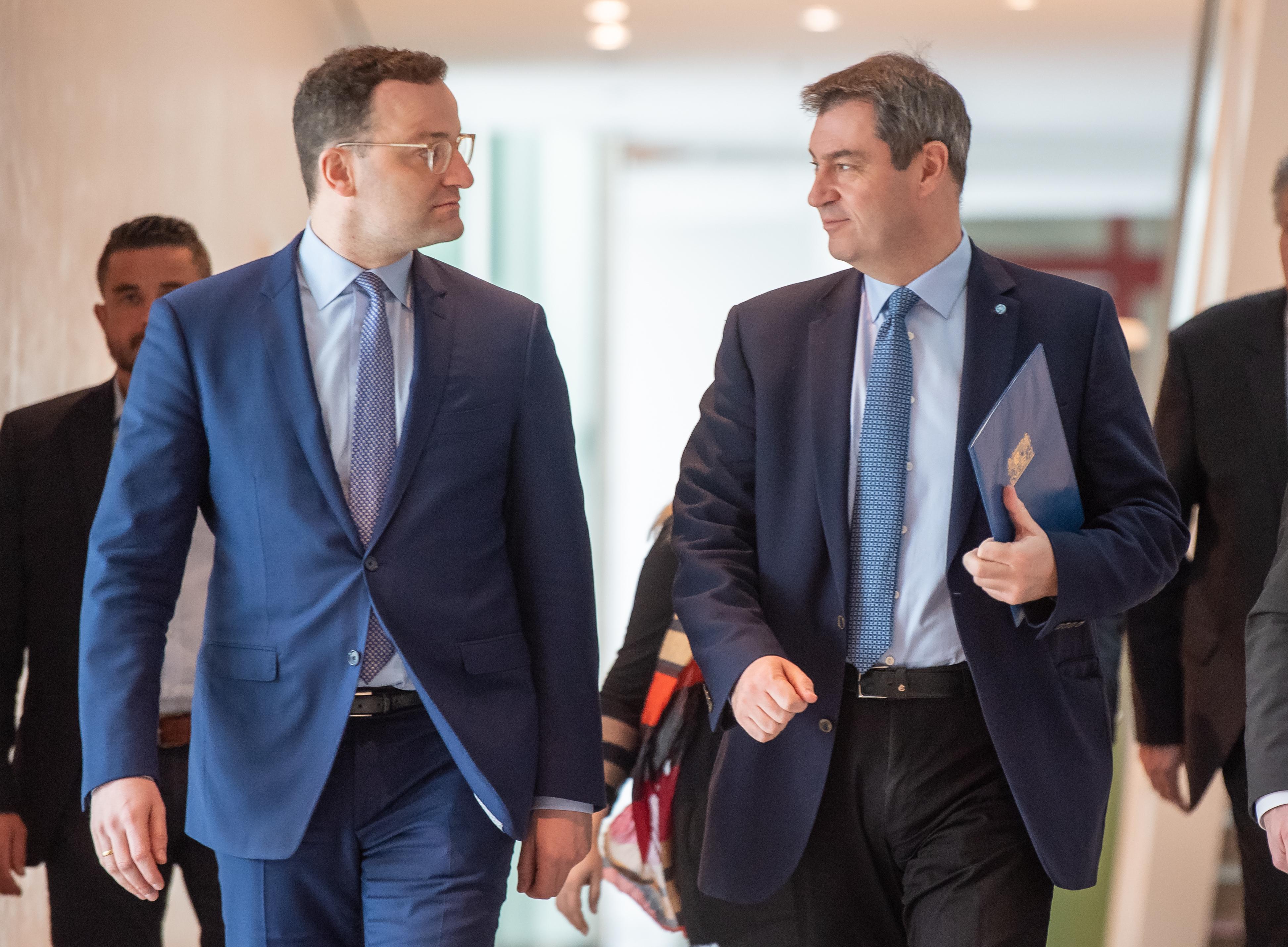 Fast völlig harmonisch: Söder und Spahn bei der JU Bayern ...