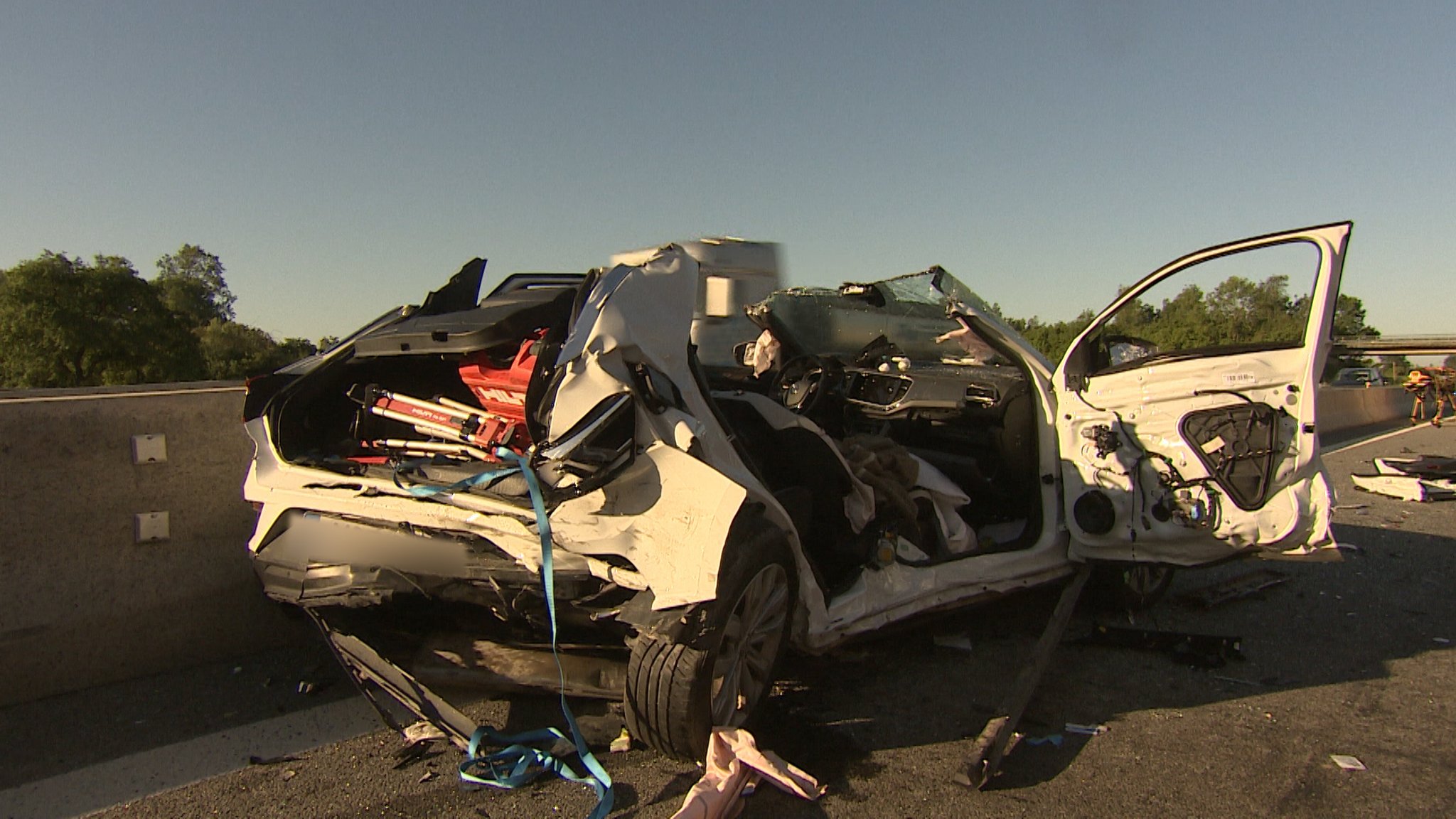 Kaputtes Auto nach Unfall auf A92