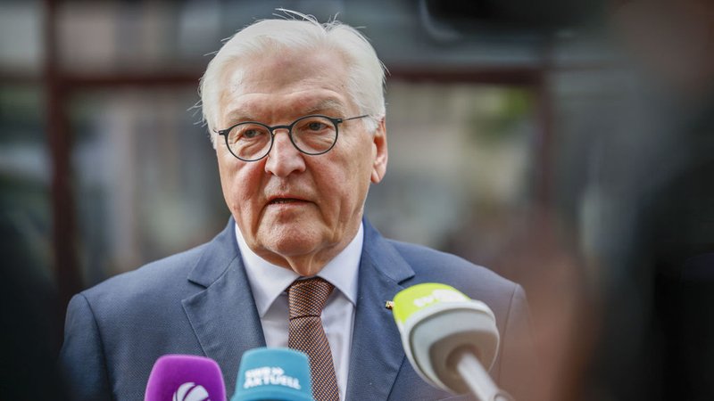 14.10.2025, Rheinland-Pfalz, Andernach: Bundespräsident Frank-Walter Steinmeier gibt während seines Besuchs in Andernach ein Statement vor der Presse. Foto: Thomas Banneyer/dpa +++ dpa-Bildfunk +++ | Bild: dpa-Bildfunk/Thomas Banneyer 14.10.2025, Rheinland-Pfalz, Andernach: Bundespräsident Frank-Walter Steinmeier gibt während seines Besuchs in Andernach ein Statement vor der Presse. Foto: Thomas Banneyer/dpa +++ dpa-Bildfunk +++