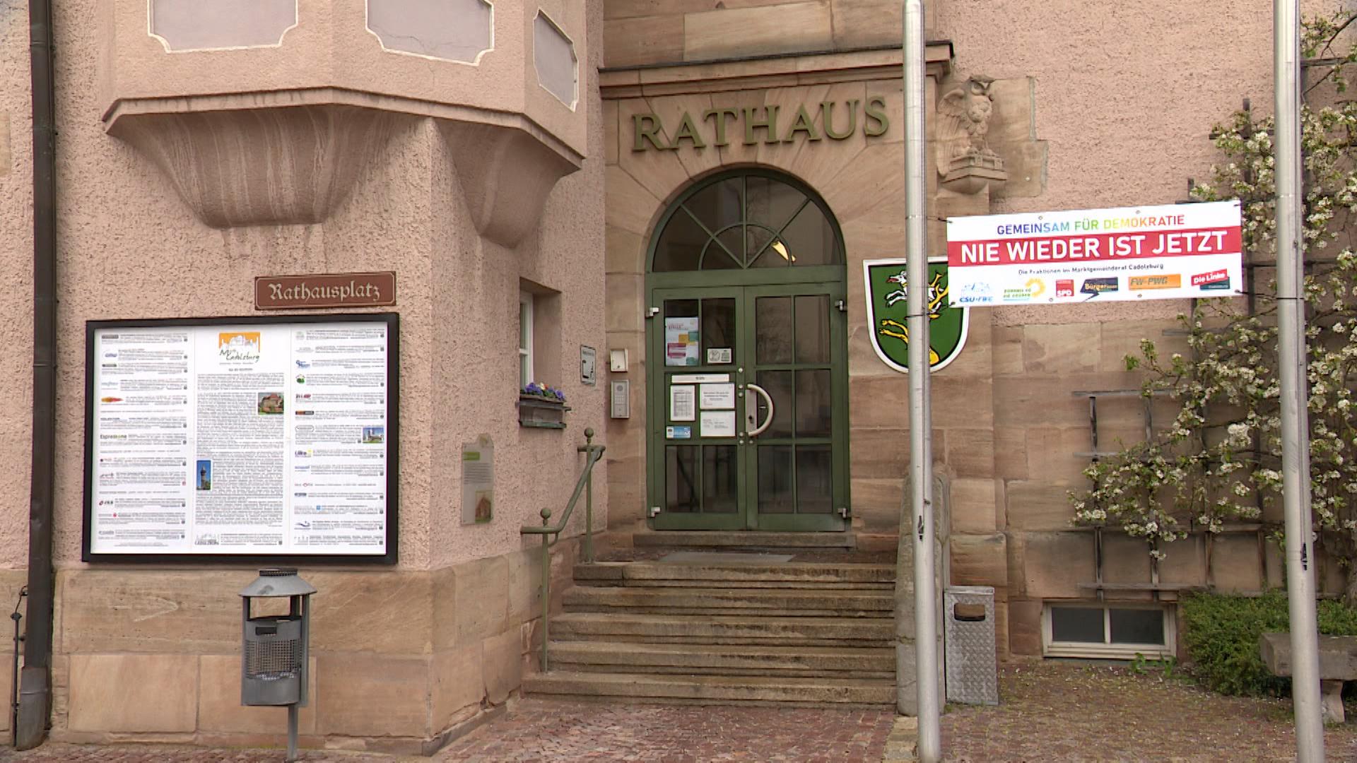 Die AfD sucht nach einer Immobilie im Landkreis Fürth - angeblich für ein Schulungszentrum. Das geht aus einem Mietvertrag hervor. Die Partei dementiert.