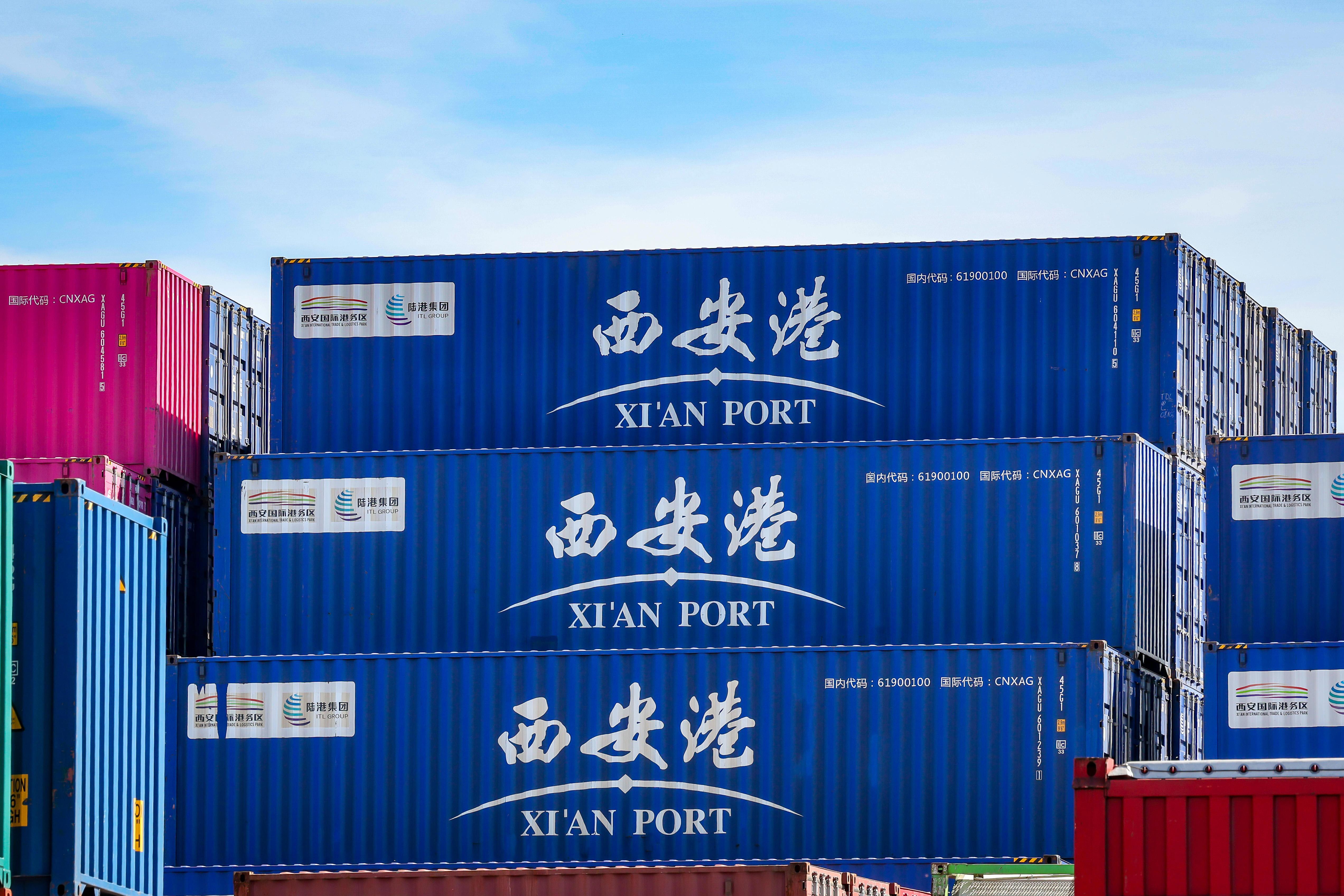 Symbolbild: Container aus China im Duisburger Hafen