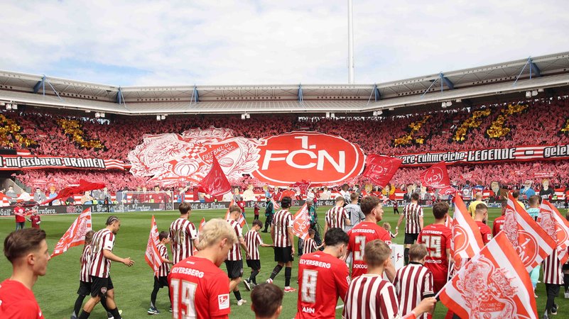 1. FC Nürnberg: Choreo zum 125. | Bild: picture-alliance/dpa 1. FC Nürnberg: Choreo zum 125.