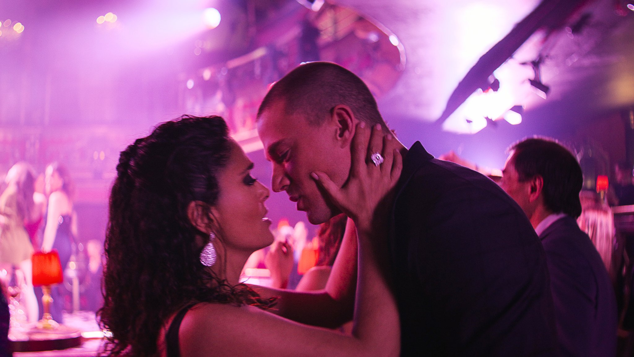 Salma Hayek und Channing Tatum als leidenschaftliches Paar in "Magic Mike - The Last Dance" von Steven Soderbergh.