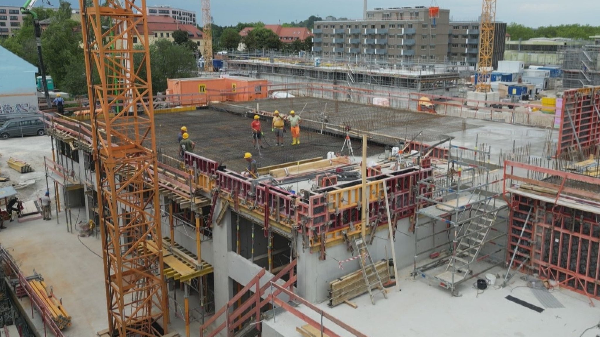 Das "kleine große Haus" in München von oben gesehen. | Bild: BR 2025 Das "kleine große Haus" in München von oben gesehen.