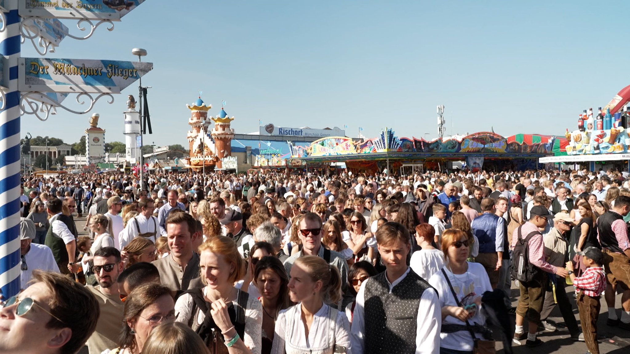 Am Dienstag ist der letzte Tag des Oktoberfests in München. Auch am letzten Wiesn-Wochenende spielte das Wetter mit und lockte abermals Tausende Besucher auf die Theresienwiese.