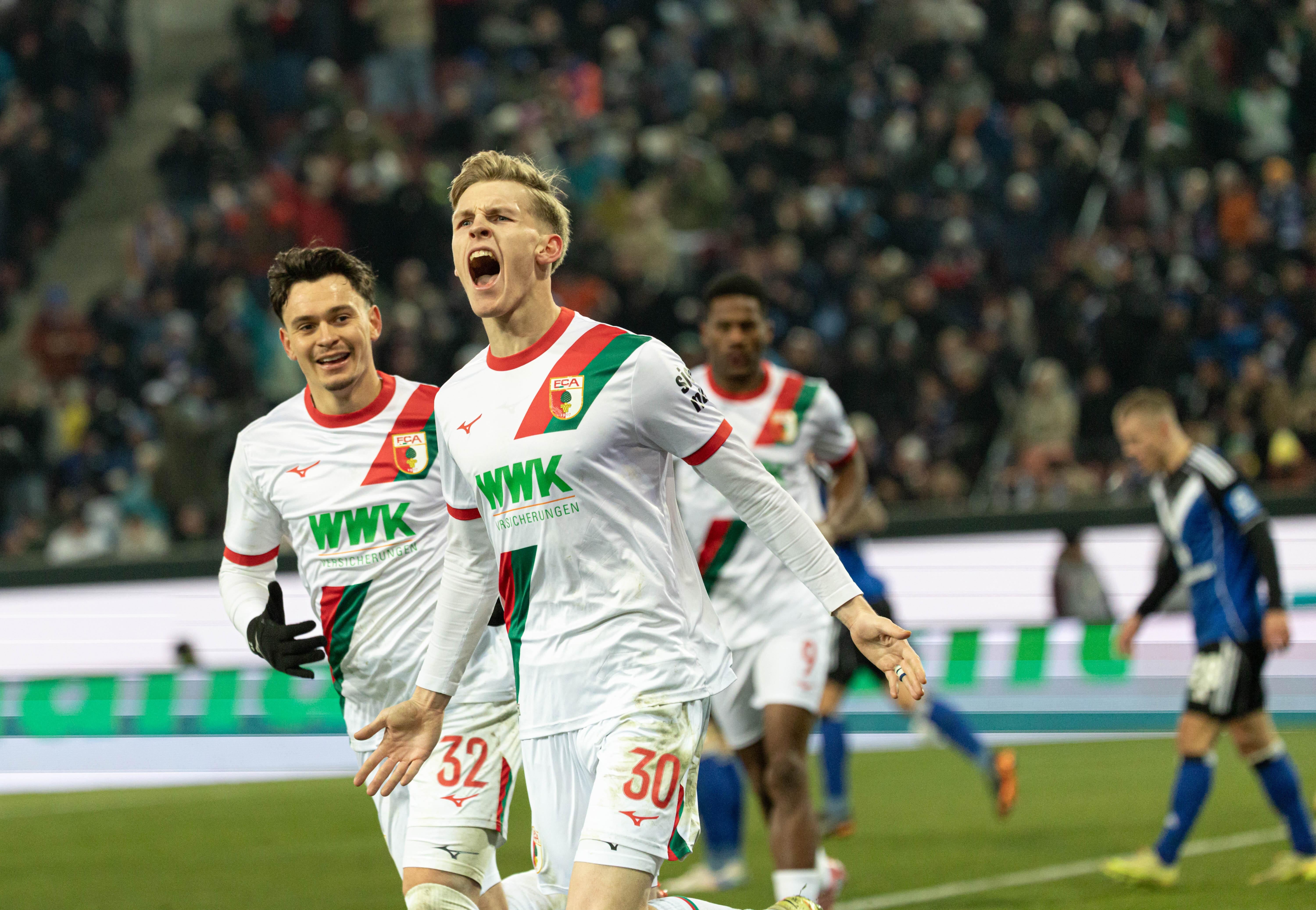 Anton Kade schießt den FC Augsburg zum Heimsieg gegen den Hamburger SV.
