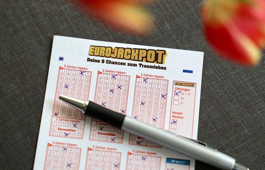 74 Millionen Euro: Lotto-Gewinner Aus Oberbayern Gefunden | BR24