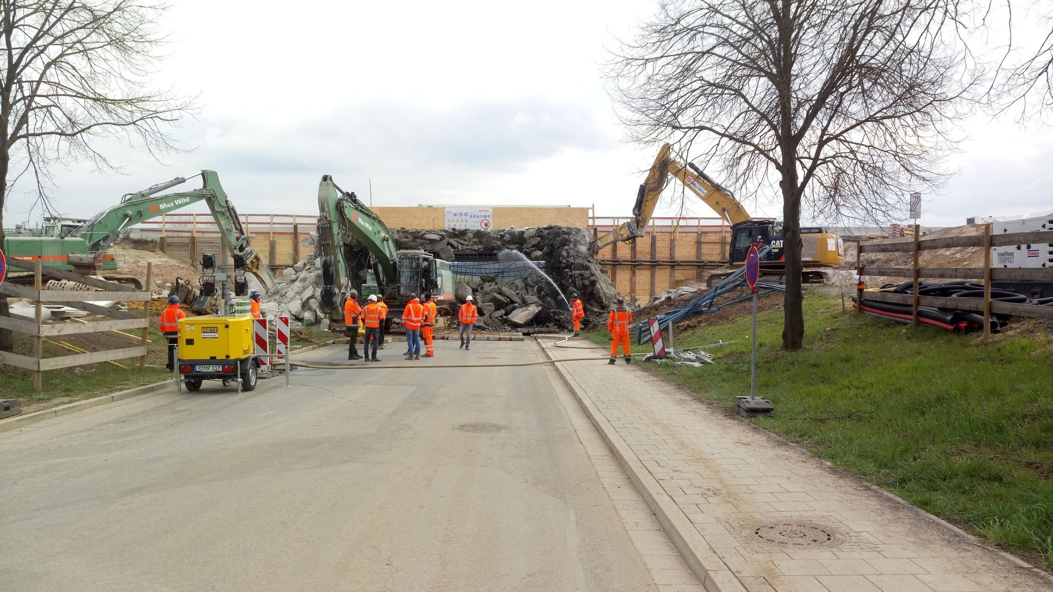 Brückenabrissarbeiten an der A3.