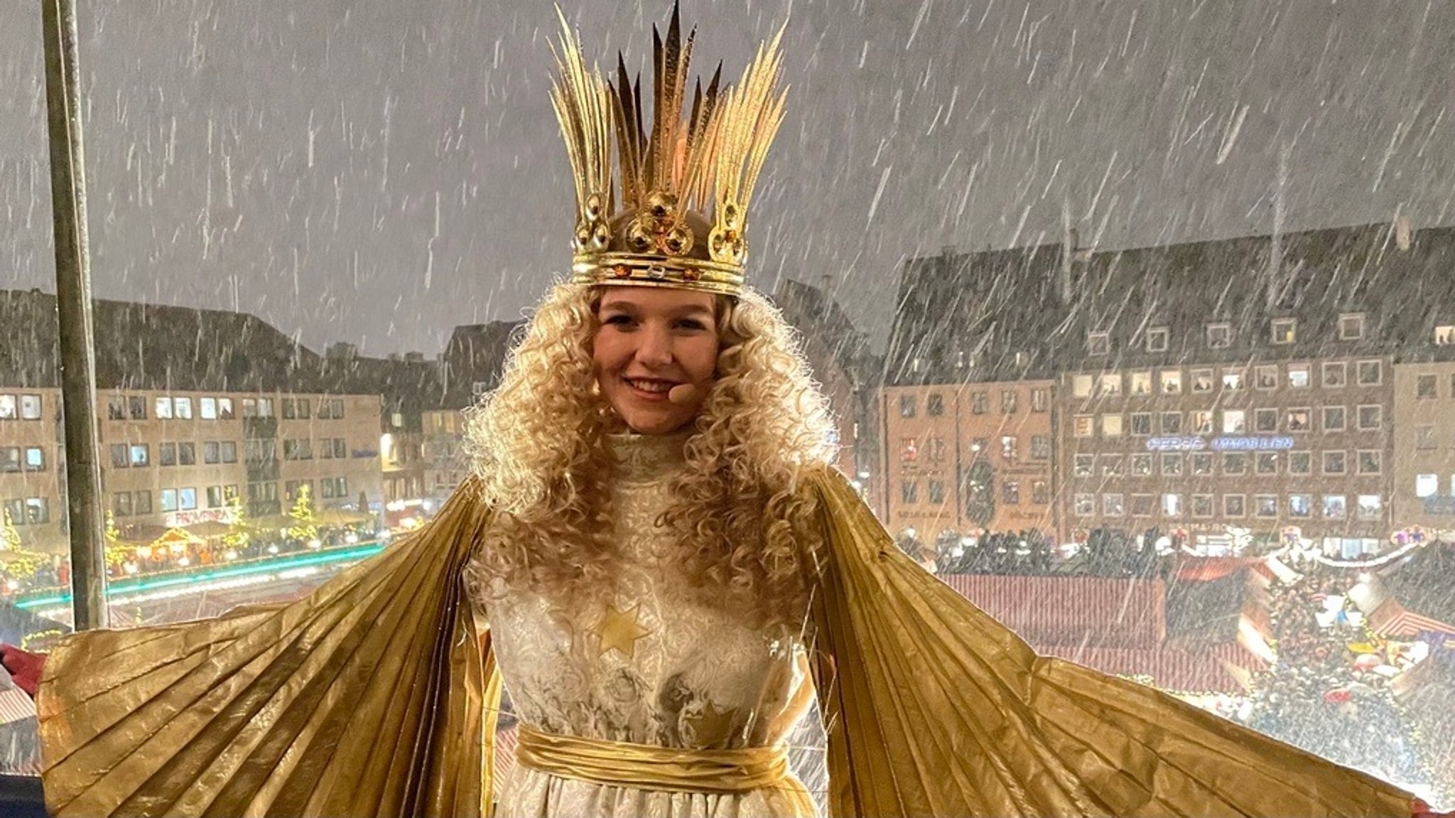 Nelli Lunkenheimer, das Nürnberger Christkind beim Prolog auf der Frauenkirche