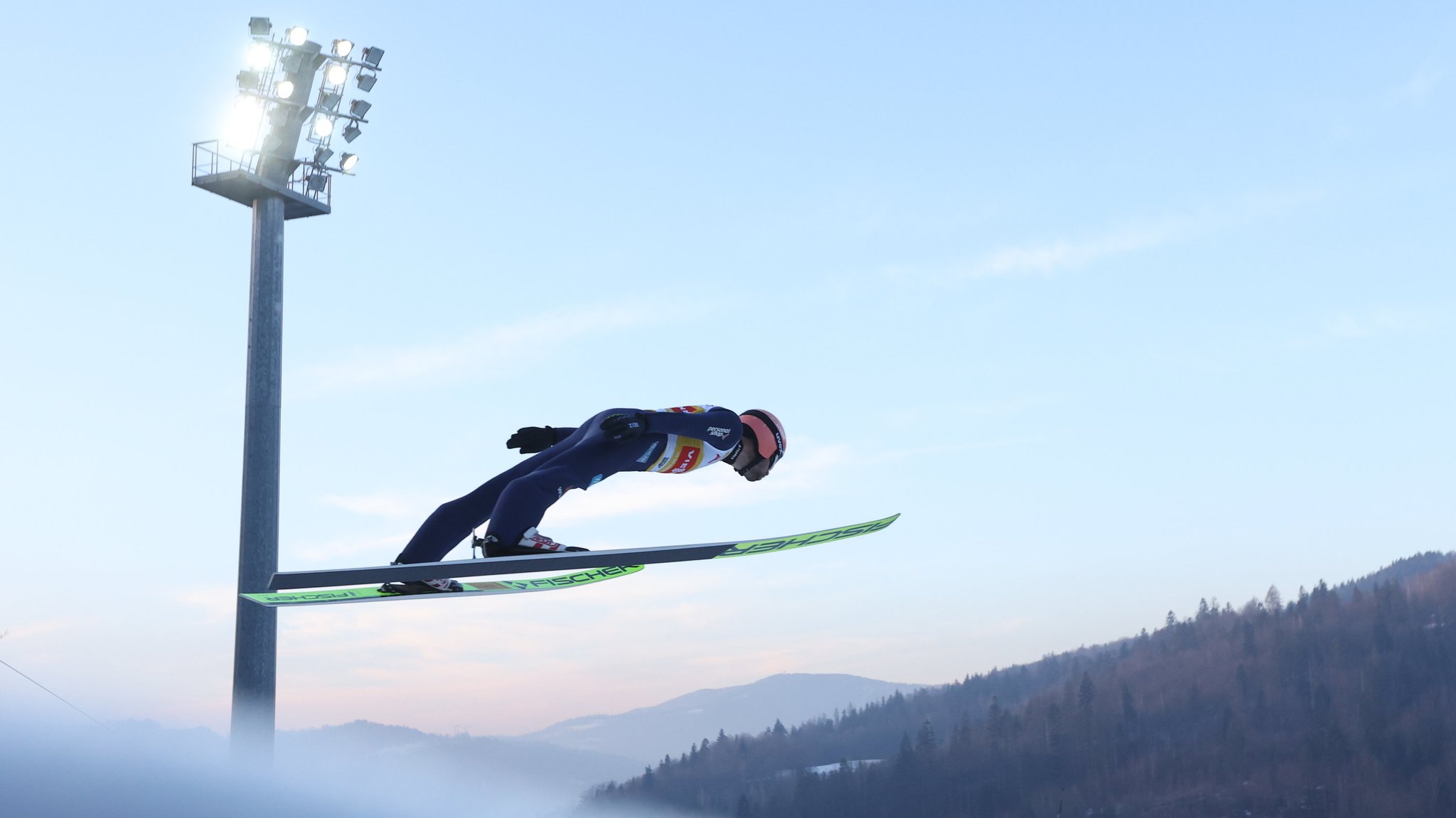 Pius Paschke aus Deutschland in Aktion während des Qualifikationsdurchgangs beim Skisprung-Weltcup in Wisla