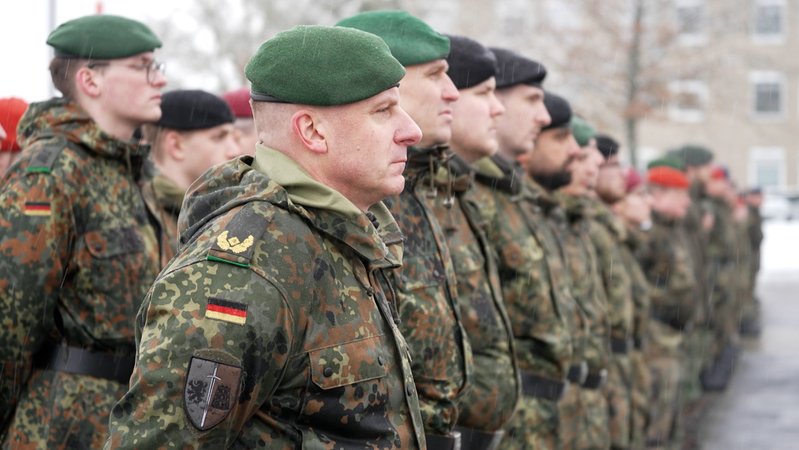 Litauen-Brigade – Feierlicher Appell in Veitshöchheim | Bild: BR Litauen-Brigade – Feierlicher Appell in Veitshöchheim