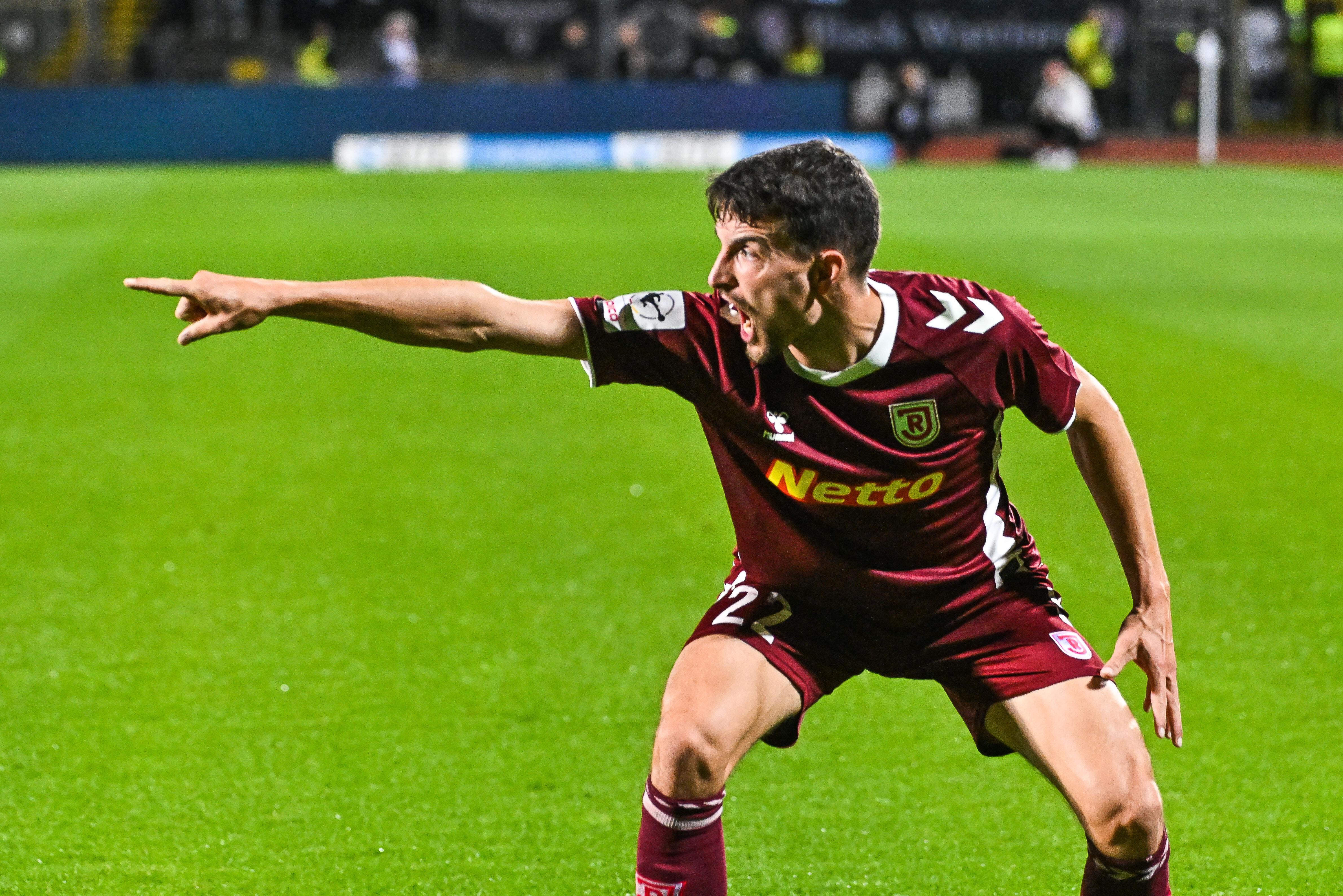 Sebastian Stolze (Regensburg, #22) ist sauer 