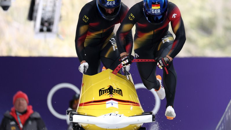 Johannes Lochner (rechts) mit Anschieber Georg Fleischhauer | Bild: picture alliance / Xinhua News Agency | Ding Xu Johannes Lochner (rechts) mit Anschieber Georg Fleischhauer