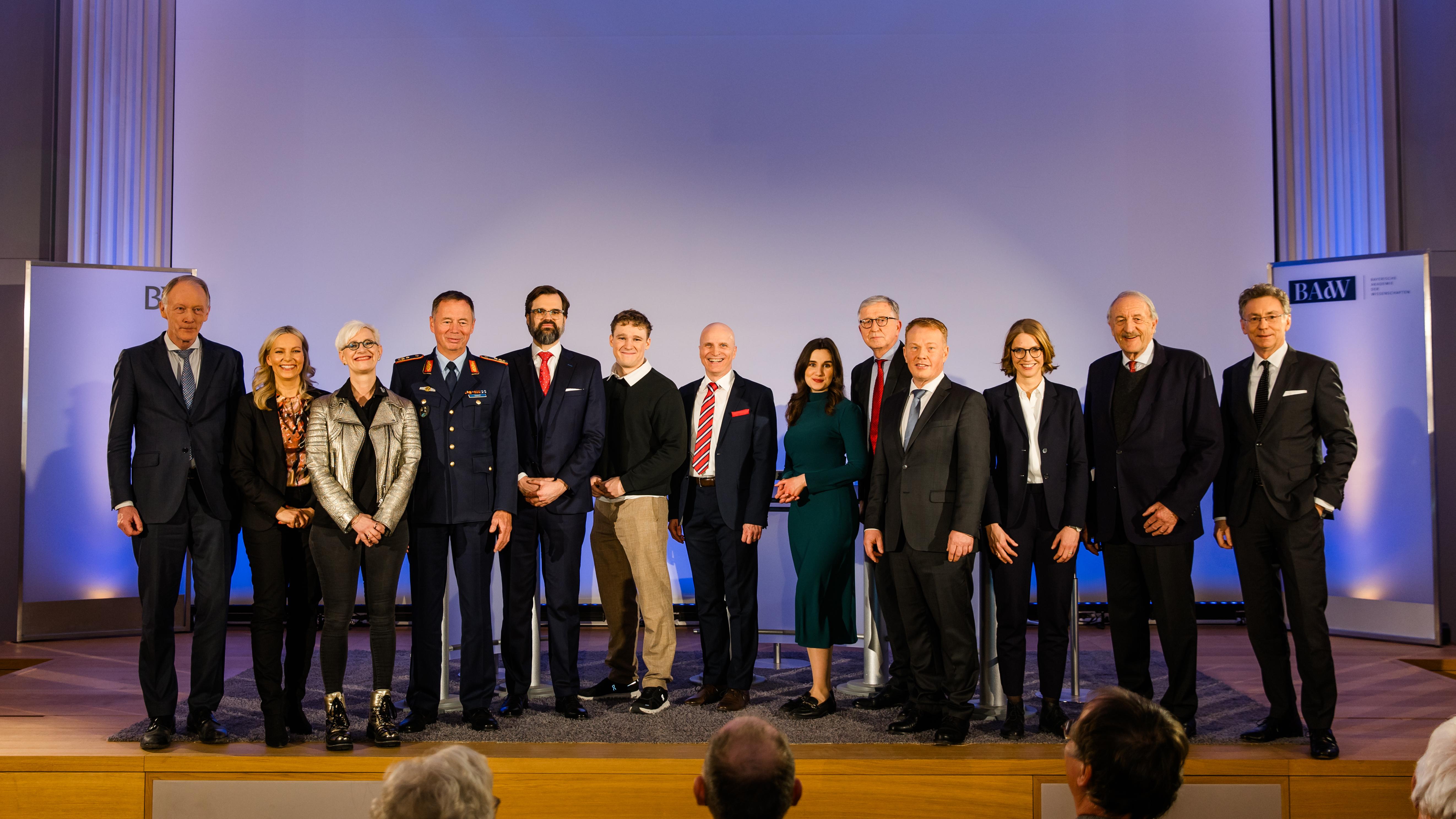 Expertenrunde zu Völkerrecht, Wehrpflicht und Weltraumsicherheit