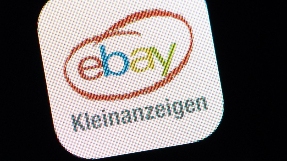 Das Logo des Online-Portals "Ebay Kleinanzeigen" ist auf dem Display eines iPhone zu sehen.