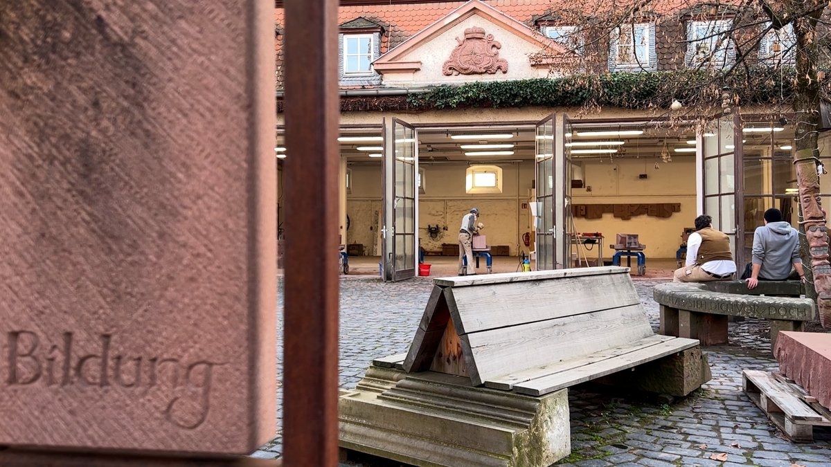 Ein Blick auf die Steinmetzschule in Aschaffenburg