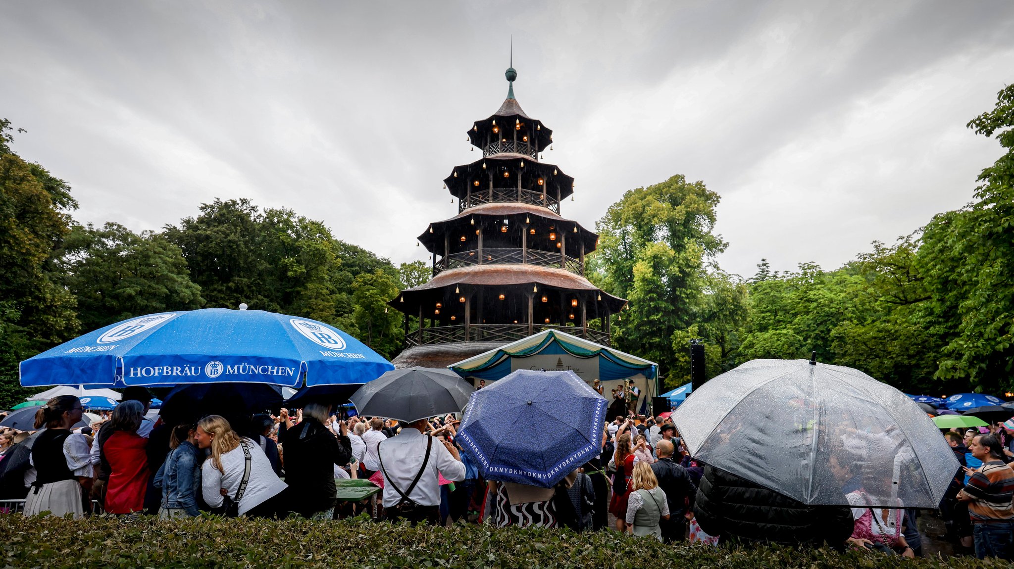 Tanz im Morgengrauen: Kocherlball im Englischen Garten