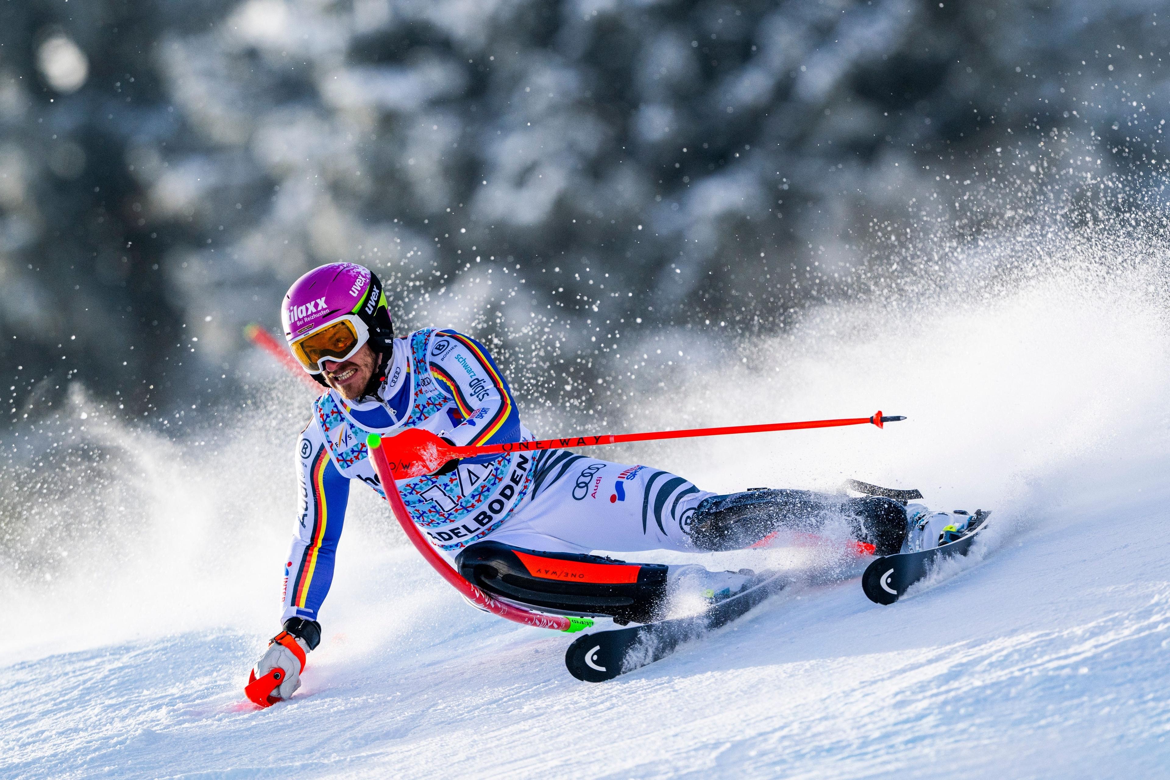 11.01.2026, Schweiz, Adelboden: Ski alpin: Weltcup, Slalom, Männer. Linus Straßer aus Deutschland in Aktion während des ersten Laufs des Slalomrennens der Herren beim Alpinen FIS-Skiweltcup in Adelboden, Schweiz. Foto: Anthony Anex/KEYSTONE/dpa +++ dpa-Bildfunk +++
